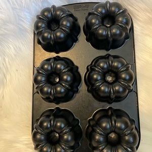 Nordicware bundt muffin pan